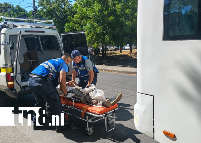 Foto: ‎Adulto mayor sufre caída al bajar de una ruta /TN8