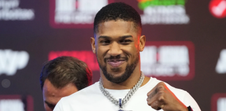 Anthony Joshua se quedará en Nigeria