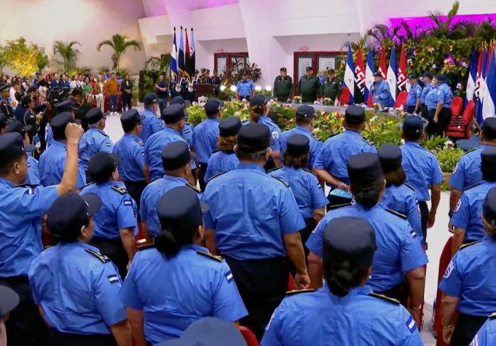 Foto: Comandante Daniel Ortega en acto de graduación de cadetes de la Policía Nacional 