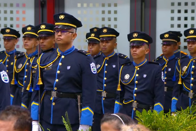 Foto: Comandante Daniel Ortega en acto de graduación de cadetes de la Policía Nacional