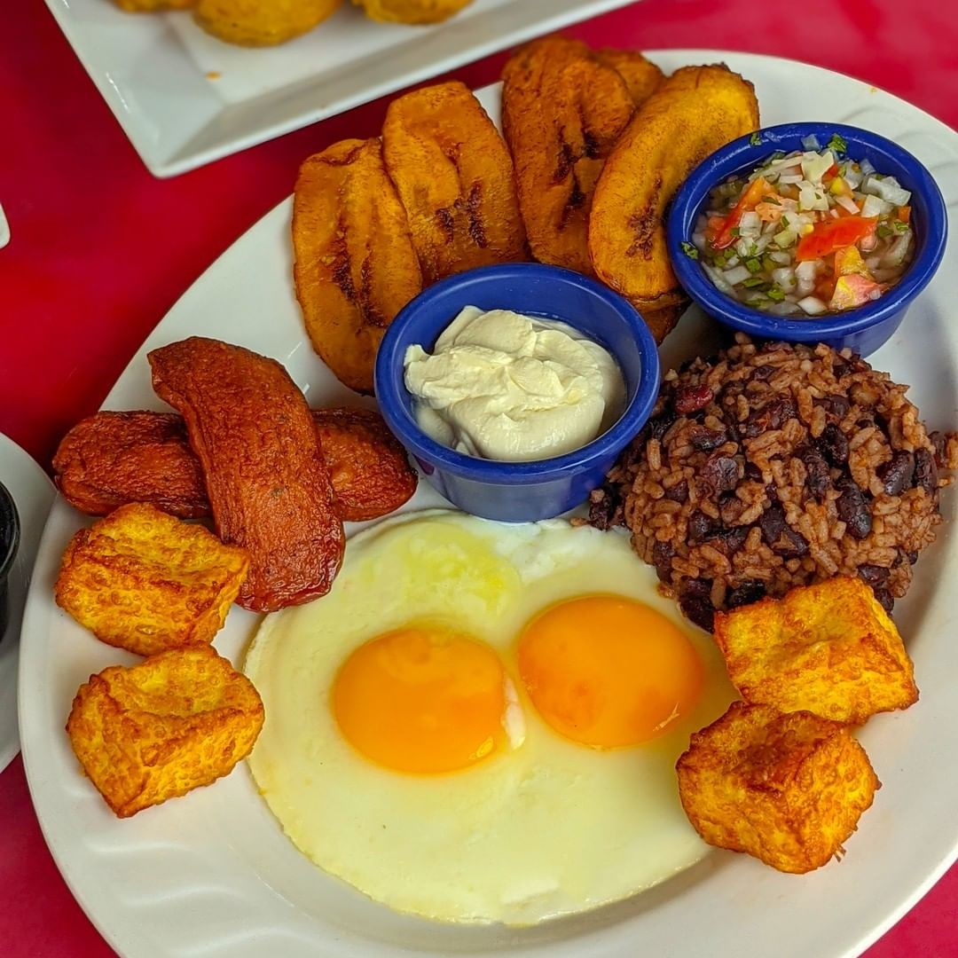 Foto: Claro Club y Las Brasas con 2x1 en desayunos / Cortesía