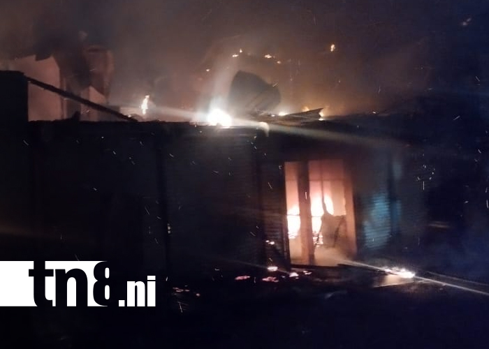 Foto: Cuatro negocios reducidos a cenizas tras incendio en la madrugada en Siuna/ TN8