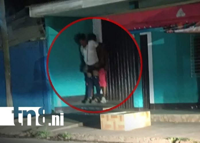 Foto: Acto indecente en vía pública de Chinandega entre dos hombres / TN8
