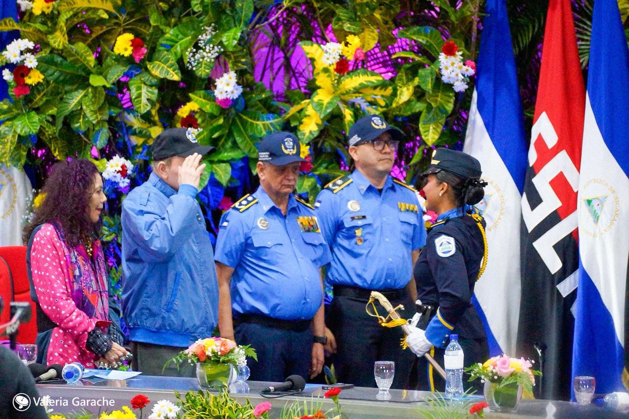Foto: Comandante Daniel Ortega en acto de graduación de cadetes de la Policía Nacional
