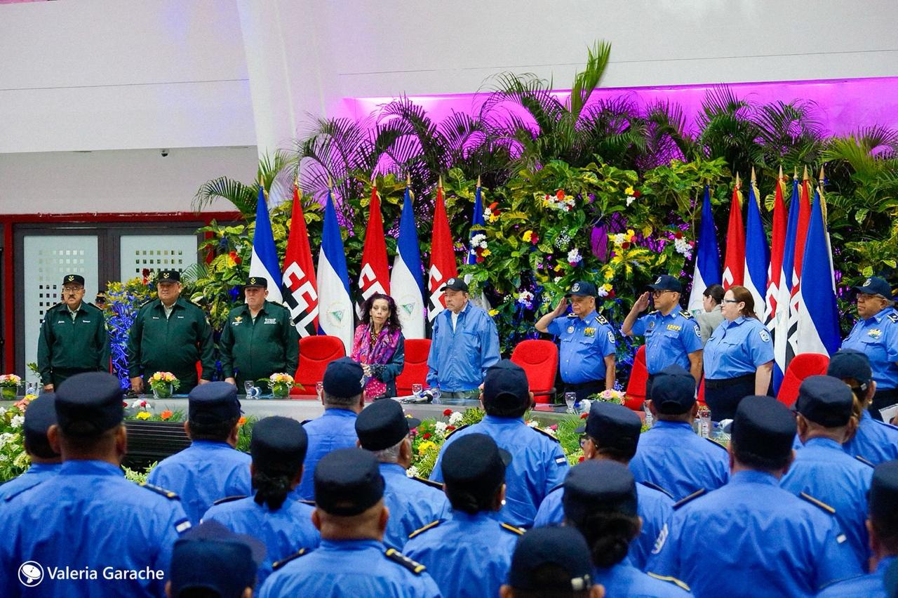 Foto: Comandante Daniel Ortega en acto de graduación de cadetes de la Policía Nacional