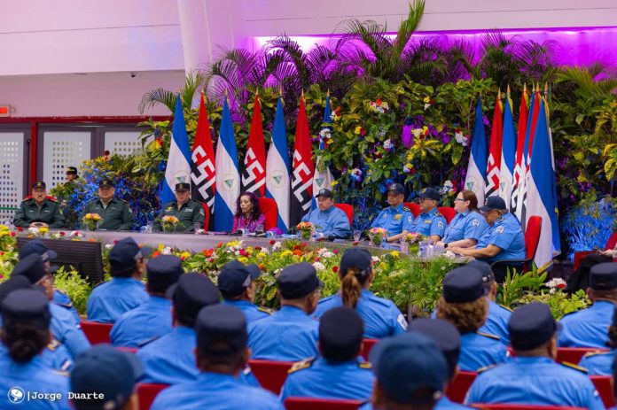 Foto: Comandante Daniel Ortega en acto de graduación de cadetes de la Policía Nacional