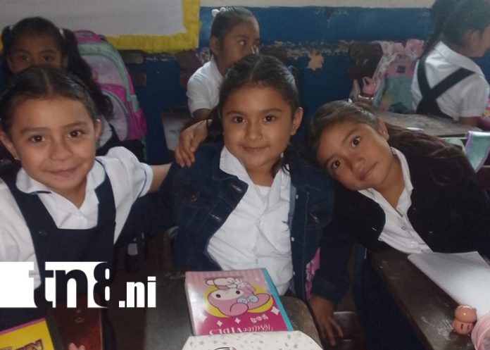 Foto: Emociones a flor de piel en este regreso a clases /TN8