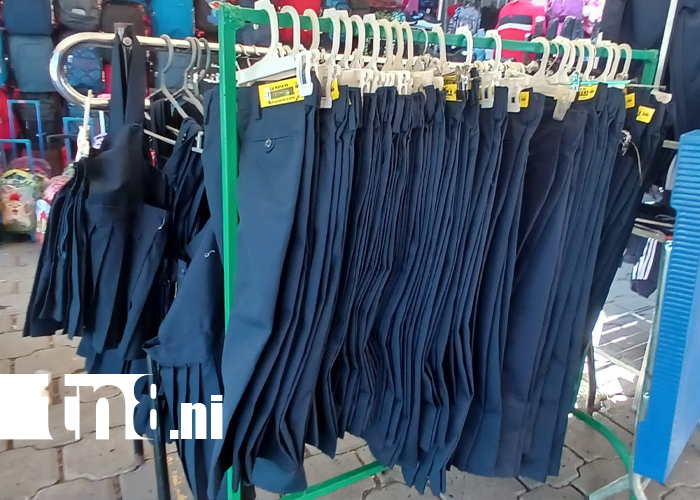 Foto: Feria Escolar en el Mercado Mayoreo con ofertas poderosas /TN8