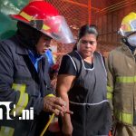 Foto: Bomberos inspeccionan puestos en el Mercado Israel Lewites / TN8
