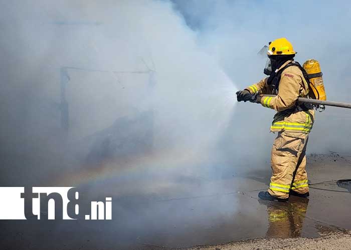 Foto: Preparación de bomberos en Villa Progreso / TN8