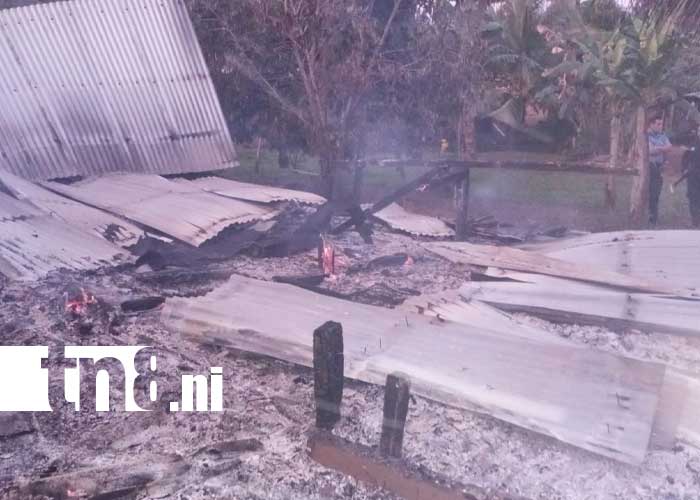 Foto: Incendio provocado en una vivienda de Bluefields / TN8