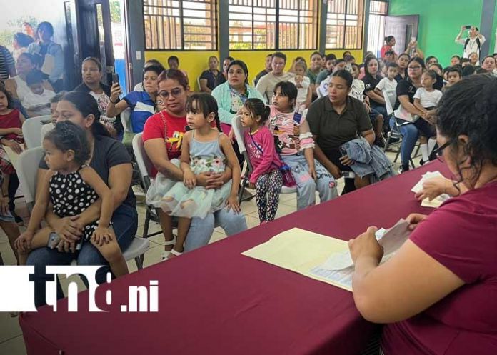 Foto: Entrega de bonos escolares en Nicaragua / TN8