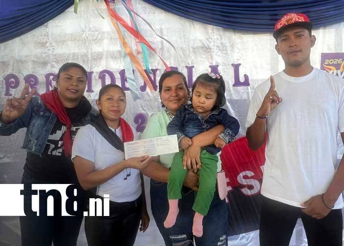 Foto: Entrega de bonos escolares en Nicaragua / TN8