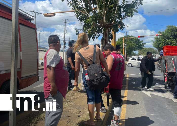 Foto: Choque de microbús en la Carretera Masaya - Granada / TN8