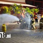 Academia de Bomberos realiza simulación de emergencias con gas licuado Foto: Ejercicio con bomberos sobre fugas de gas / TN8