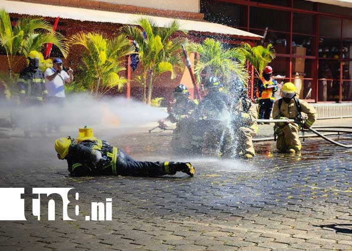Foto: Ejercicio con bomberos sobre fugas de gas / TN8