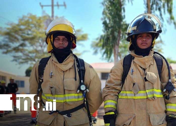 Foto: Ejercicio con bomberos sobre fugas de gas / TN8