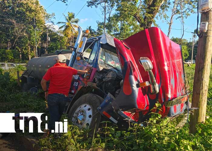Foto: Camión sin frenos provoca accidente en Carretera Sur / TN8