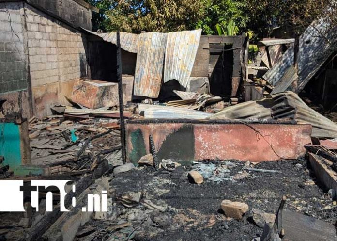 Foto: Incendio deja afectaciones en vivienda de Bello Amanecer, Managua / TN8
