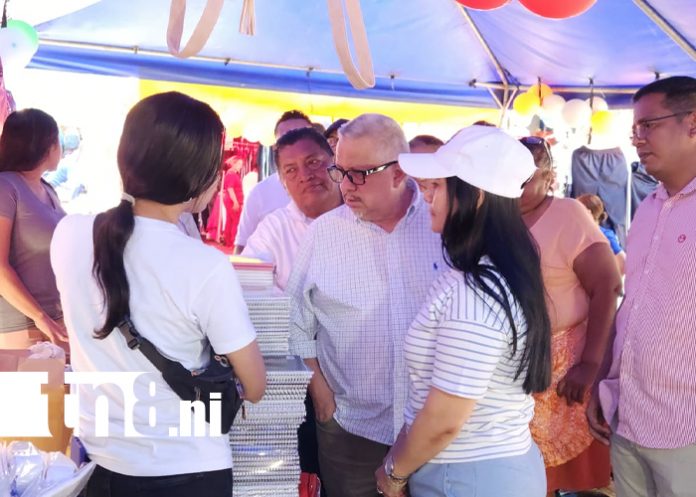 Foto: Ferias escolares se desbordan de clientes /TN8