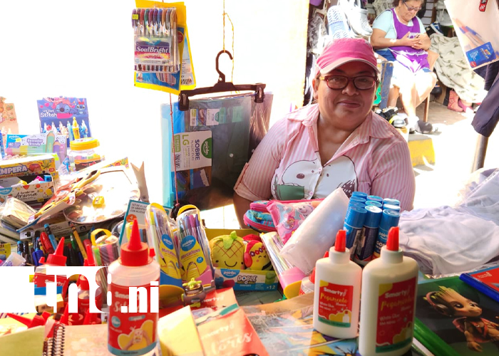 Foto: Ferias escolares se desbordan de clientes /TN8