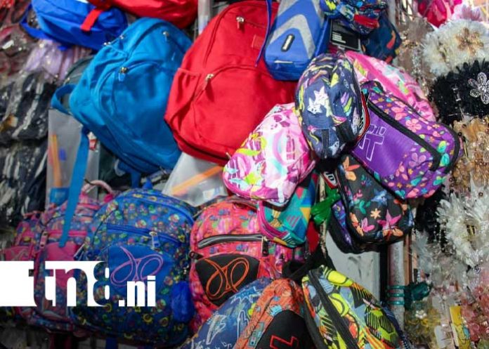 Foto: Productos escolares en mercados de Masaya / TN8