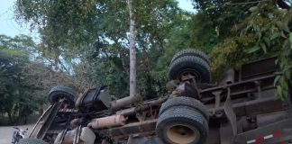 Foto: Conductor ileso tras vuelco de cisterna en Matiguás /TN8