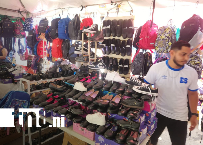 Foto: Promociones escolares en mercados de Managua, incluyendo el Israel Lewites