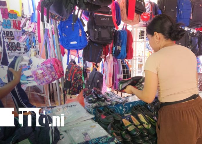 Foto: Promociones escolares en mercados de Managua, incluyendo el Israel Lewites