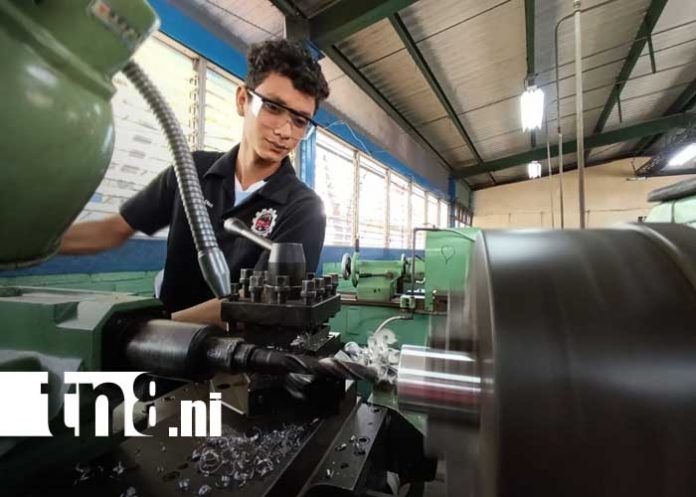 Foto: Educación técnica en el Tecnológico Simón Bolívar / TN8
