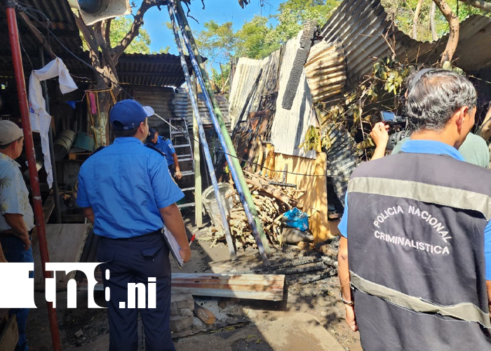 Foto: Quema de basura arrasa con vivienda en un barrio de Managua / TN8