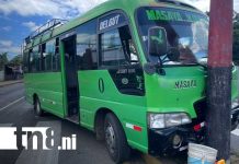 Foto: Choque de microbús en la Carretera Masaya - Granada / TN8