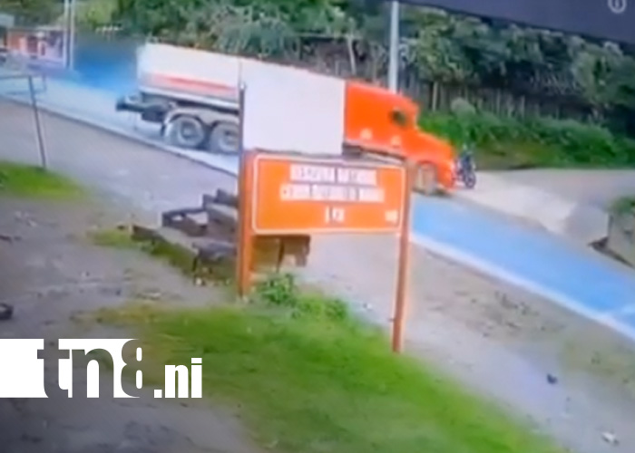 Foto: Fuerte accidente con camión cisterna en Jinotega / TN8