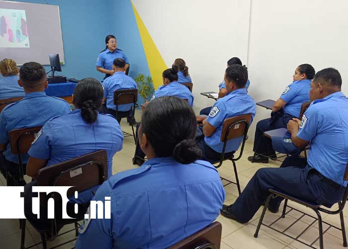 Foto: Servidores públicos de Migración y Extranjería se capacitan en roles de género en Nicaragua / TN8
