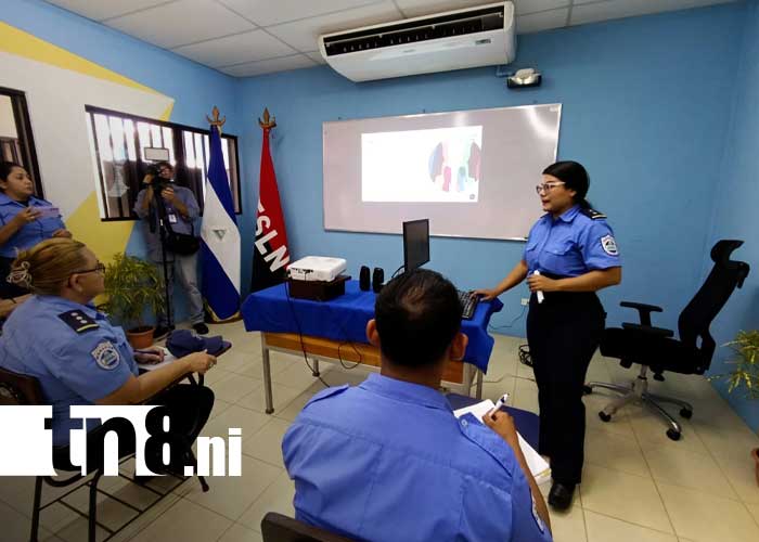 Foto: Servidores públicos de Migración y Extranjería se capacitan en roles de género en Nicaragua / TN8