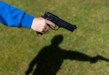 Le quitó la consola: niño de 11 años mató a su padre mientras dormía Foto: Menor disparó y causó la muerte de su propio padre /Cortesía