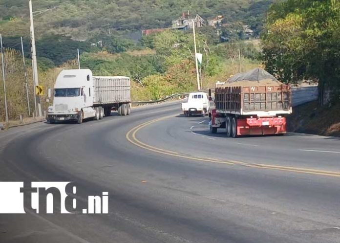 Foto: Chequeo mecánico de vehículos en Nicaragua, sobre todo en cada camión / TN8 Foto: Chequeo mecánico de vehículos en Nicaragua, sobre todo en cada camión / TN8