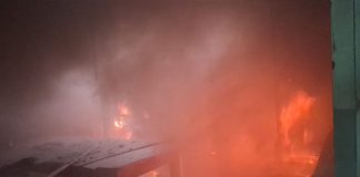 Foto: Bomberos controlan incendio en antiguo Hospital Escuela de León /TN8