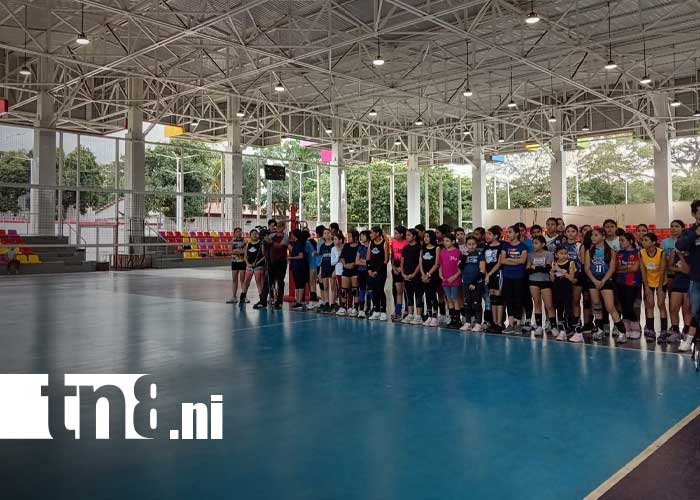 Foto: Práctica del voleibol en Managua / TN8