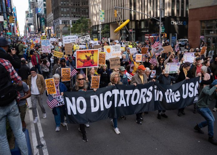 Foto: Miles se movilizan contra políticas autoritarias de Trump /Cortesía