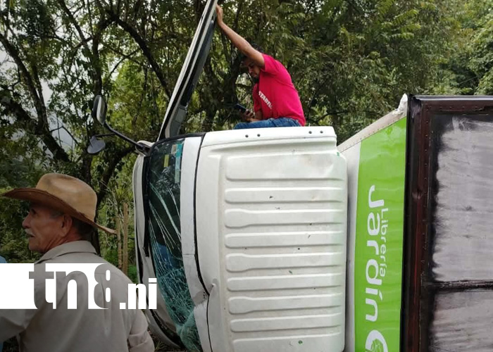 Foto: Jinotega: camión se vuelca en la cuesta de Wale y deja heridos / TN8