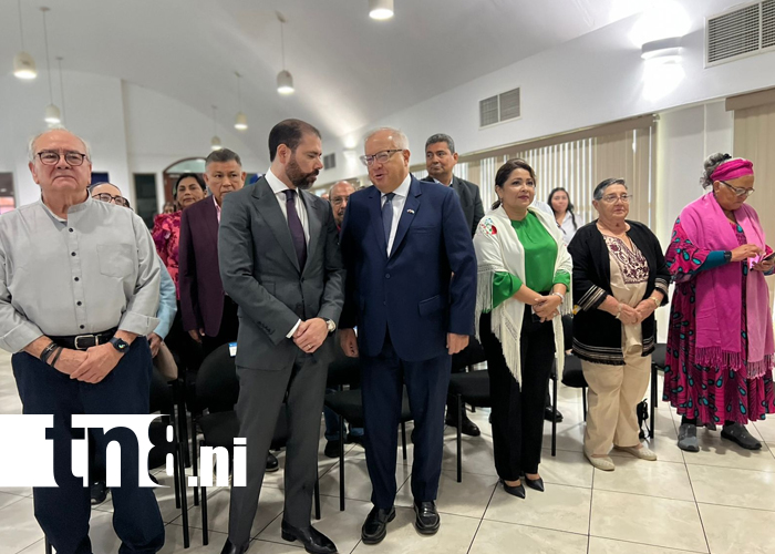 Foto: Asamblea celebra heroísmo histórico de Leningrado /TN8