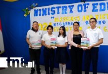 Foto: Mined refuerza la enseñanza del inglés con entrega masiva de libros escolares / TN8