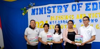 Foto: Mined refuerza la enseñanza del inglés con entrega masiva de libros escolares / TN8