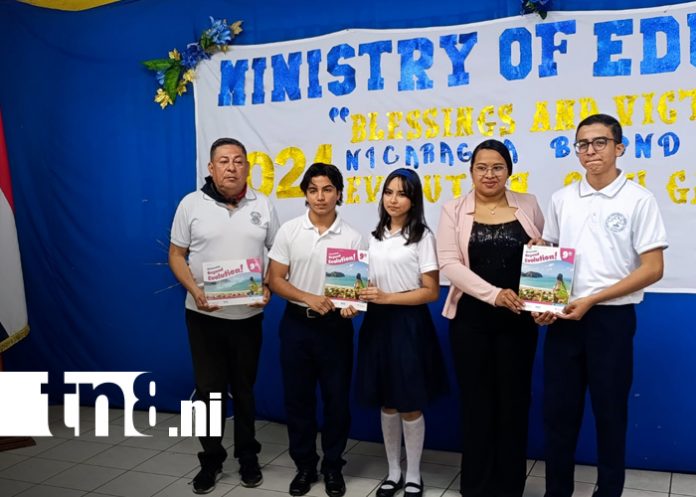 Foto: Mined refuerza la enseñanza del inglés con entrega masiva de libros escolares / TN8
