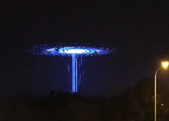 Foto: China asombra con un “portal” en el cielo creado por drones / Cortesía