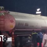 Trágico domingo: joven muere al impactar con pipa de combustible en el Mayoreo Foto: Joven muere tras fuerte choque contra pipa en el Mayoreo / TN8