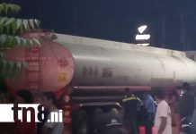 Trágico domingo: joven muere al impactar con pipa de combustible en el Mayoreo Foto: Joven muere tras fuerte choque contra pipa en el Mayoreo / TN8