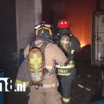 Foto: Incendio consume parte de recicladora en barrio Acahualinca, en Managua / TN8