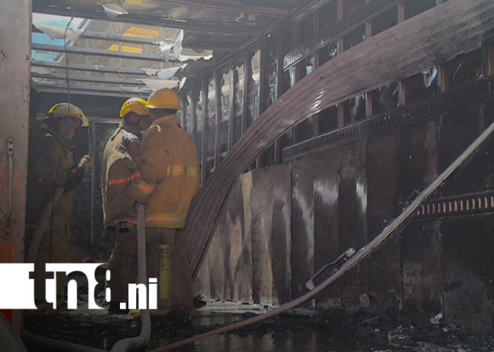 Foto: Camión cargado con material inflamable se incendia en Estelí / TN8